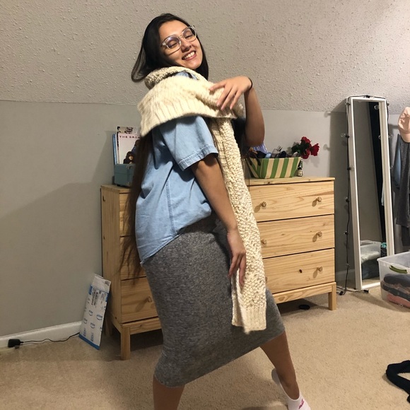 Meet your Posher, Gabriella - Picture 2 of 3